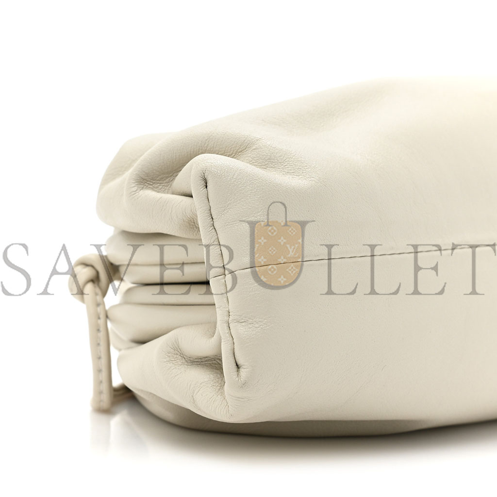 BOTTEGA VENETA BUTTER CALFSKIN THE MINI POUCH CHALK  (21*11*5cm)