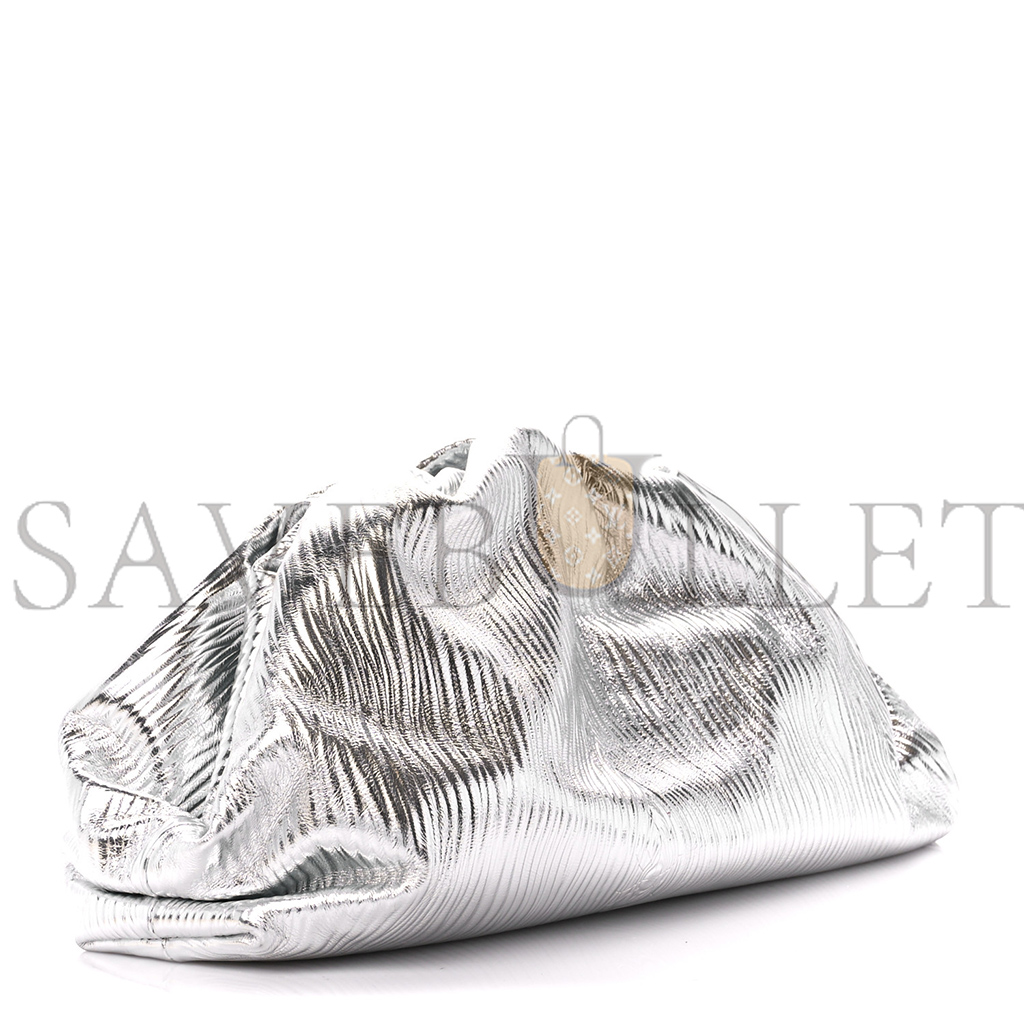 BOTTEGA VENETA METALLIC BARK CALFSKIN EMBOSSED THE POUCH OVERSIZED CLUTCH SILVER  (37*19*12cm)